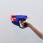 Hand die een nerfpistool vasthoudt